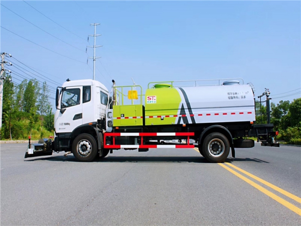 國(guó)六東風(fēng)天錦9方路面清洗車(chē)