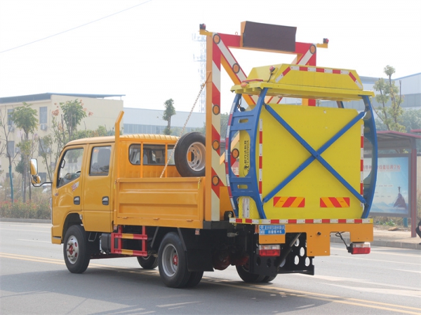 東風(fēng)D6防撞緩沖車