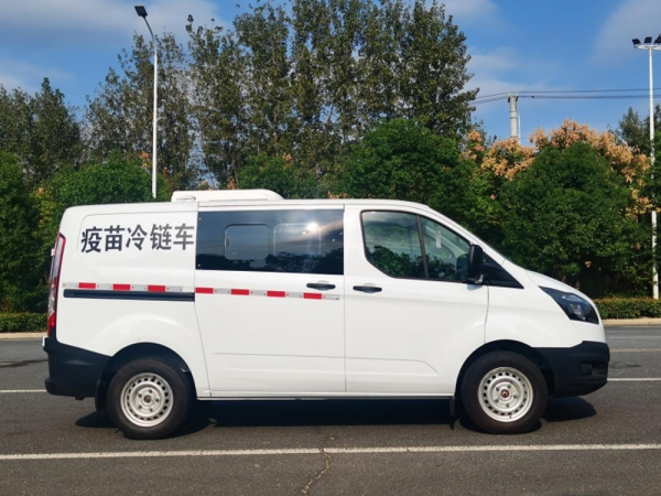 新款平頂汽油疫苗冷鏈車(chē)